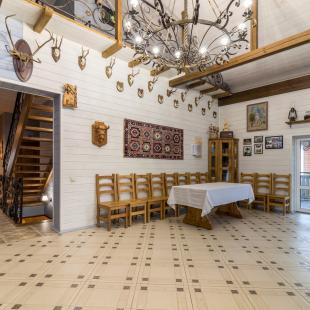 Дом для проживания и малый банкетный зал