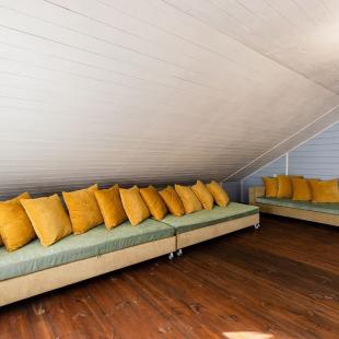 Дом для проживания и малый банкетный зал