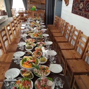 Дом для проживания и малый банкетный зал