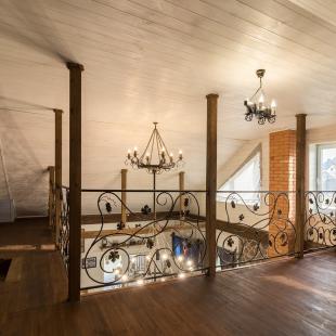 Дом для проживания и малый банкетный зал