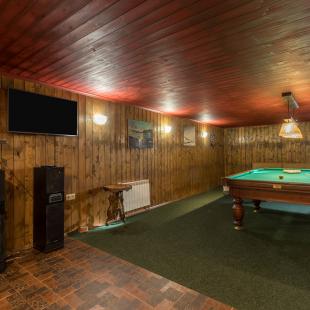 Дом для проживания и малый банкетный зал