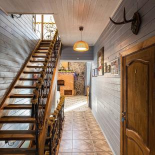 Дом для проживания и малый банкетный зал