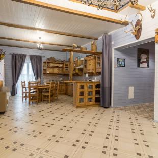 Дом для проживания и малый банкетный зал