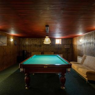 Дом для проживания и малый банкетный зал