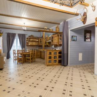 Дом для проживания и малый банкетный зал