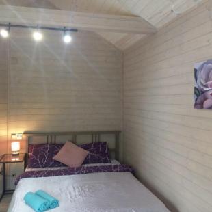 Интерьер гостевого домика «Прованс» в усадьбе «Изначальное»