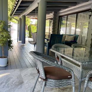 Беседка с барбекю в коттедже «Парадиз» под Минском