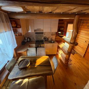 У чистого пруда