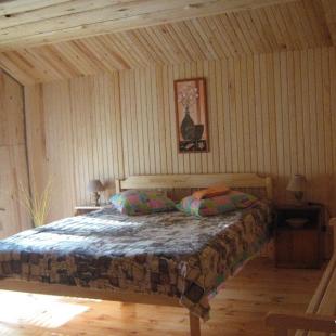 Спальня в усадьбе «Нясвижския вытоки». Отдохнуть и порыбачить в усадьбе в Белоруссии