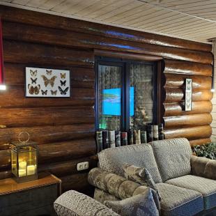 Каминный зал в Hygge Lakes & Forest Club