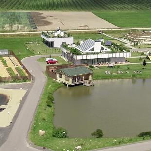 Баня на озере в загородном экопарке «Акварель»