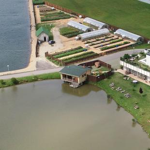 Баня на озере в загородном экопарке «Акварель»