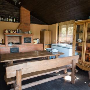 Беседка в усадьбе "Берлога Hall" возле реки Березина