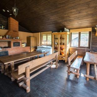 Беседка в усадьбе "Берлога Hall" возле реки Березина