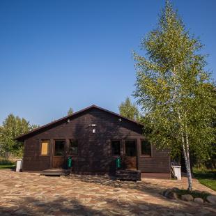 Беседка в усадьбе "Берлога Hall" возле реки Березина-