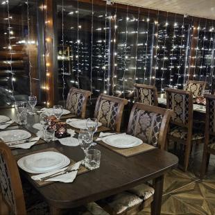 Каминный зал в Hygge Lakes & Forest Club