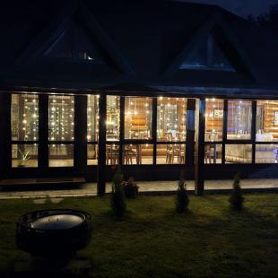 Каминный зал в Hygge Lakes & Forest Club