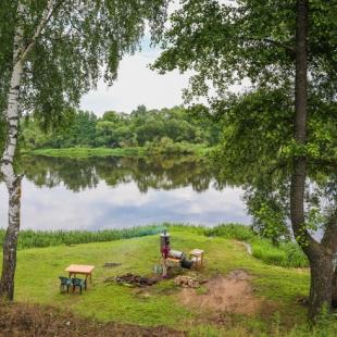 Пикник на берегу реки Березина в Белоруссии. Загородный комплекс отдыха «Красное»