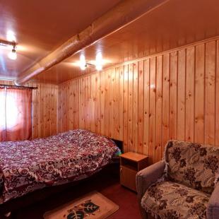 Спальная комната в усадьбе 'Нарочанский уголок'. Снять дом на озере в Беларуси