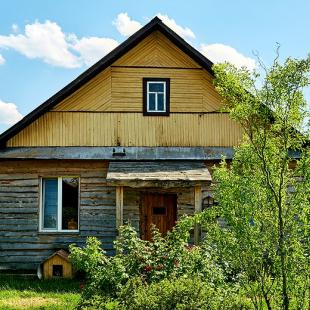 Территория усадьбы "Домик в деревне" в Гродненской области