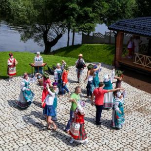 Танцы в загородном комплексе «Красное». Отметить праздник на природе в Беларуси
