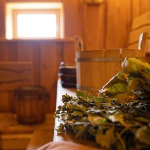 Баня на озере в загородном экопарке «Акварель»