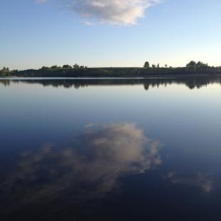 Озеро и 130-и метровый пирс в усадьбе "Заозерцы"
