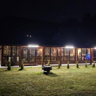 Каминный зал в Hygge Lakes & Forest Club