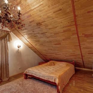 Спальня-шалаш в коттедже «Кузьмичи» рядом с озером Нарочь
