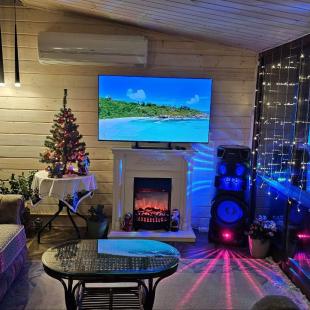 Каминный зал в Hygge Lakes & Forest Club