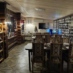 Каминный зал в Hygge Lakes & Forest Club