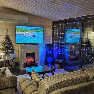 Каминный зал в Hygge Lakes & Forest Club