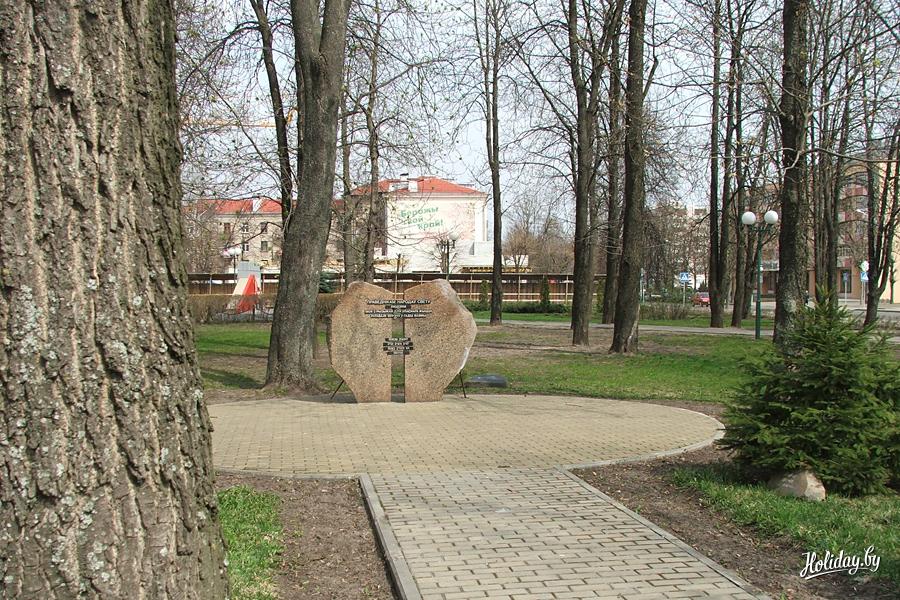 Аллея праведников народа мира яд вашем. Аллея праведников в иерусалиме. Аллея праведников мира в беларуси. Аллея праведников мира в беларуси. Аллея праведников.